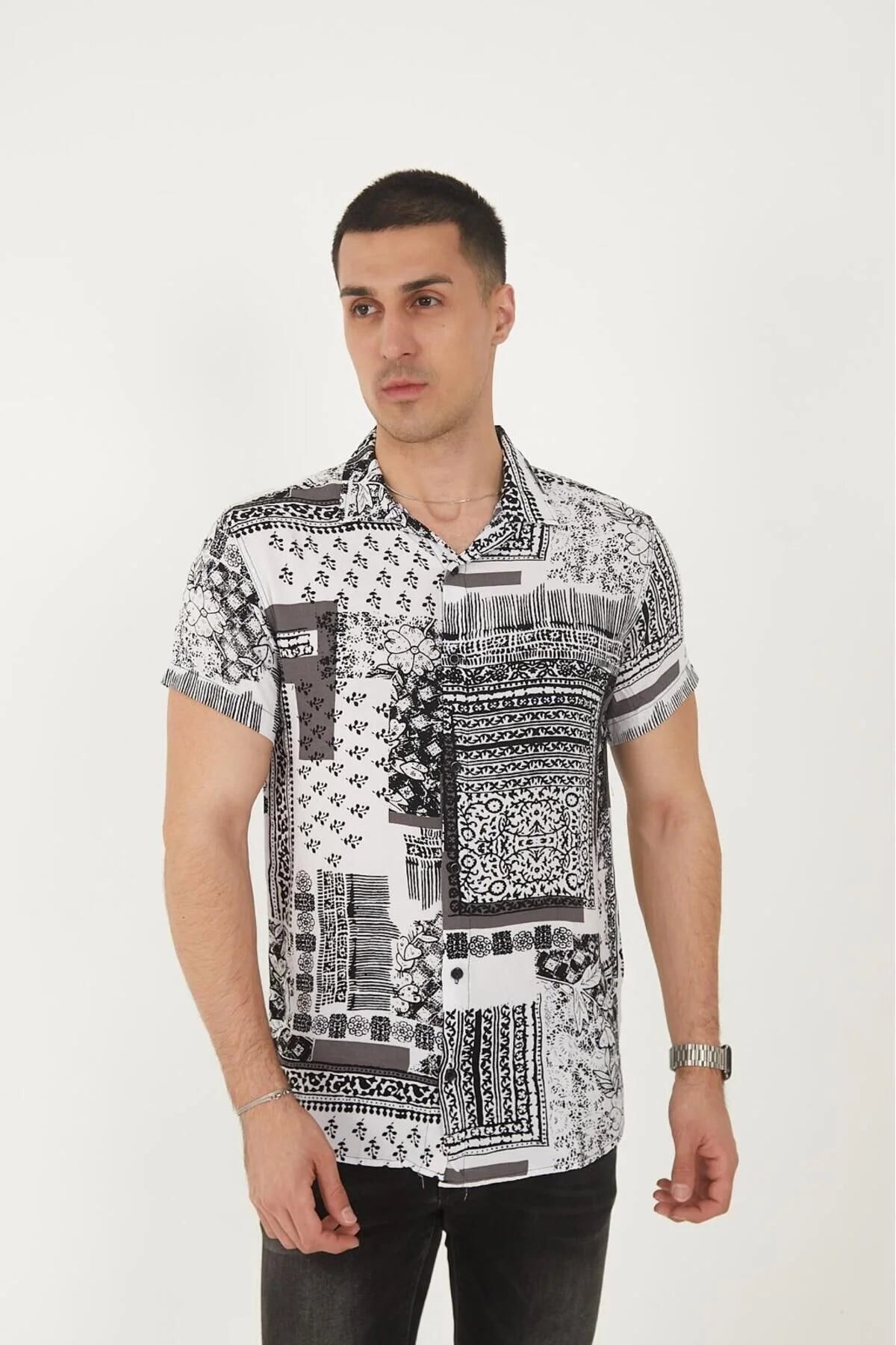 Erkek Desenli Apaş Yaka Viskon Gömlek